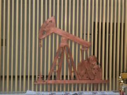 hj1356 抽油機及化工廠鍛銅浮雕_抽油機及化工廠鍛銅浮雕_濱州宏景雕塑有限公司