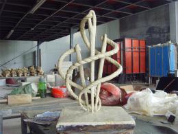 hj1715 不銹鋼雕塑-針線之魅 小稿_青島國際服裝城不銹鋼雕塑、石雕、玻璃鋼雕塑_濱州宏景雕塑有限公司